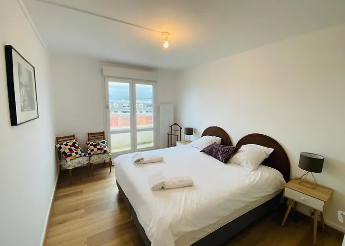 Le Spacieux A Апартаменты Кабур